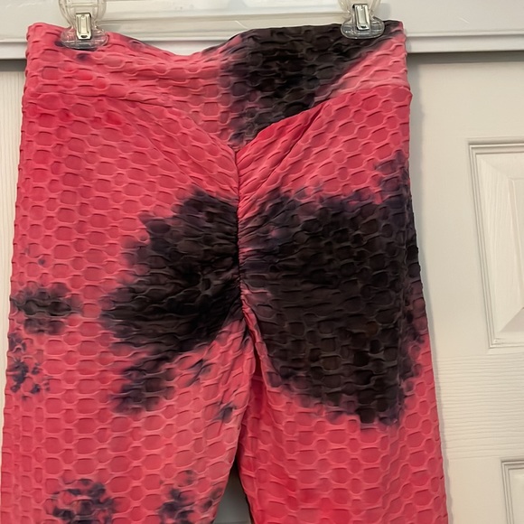 Pink and purple booty shaping leggings. - Picture 2 of 2